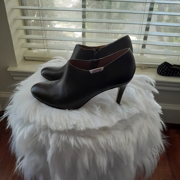 Coach - Picture 5 of 7